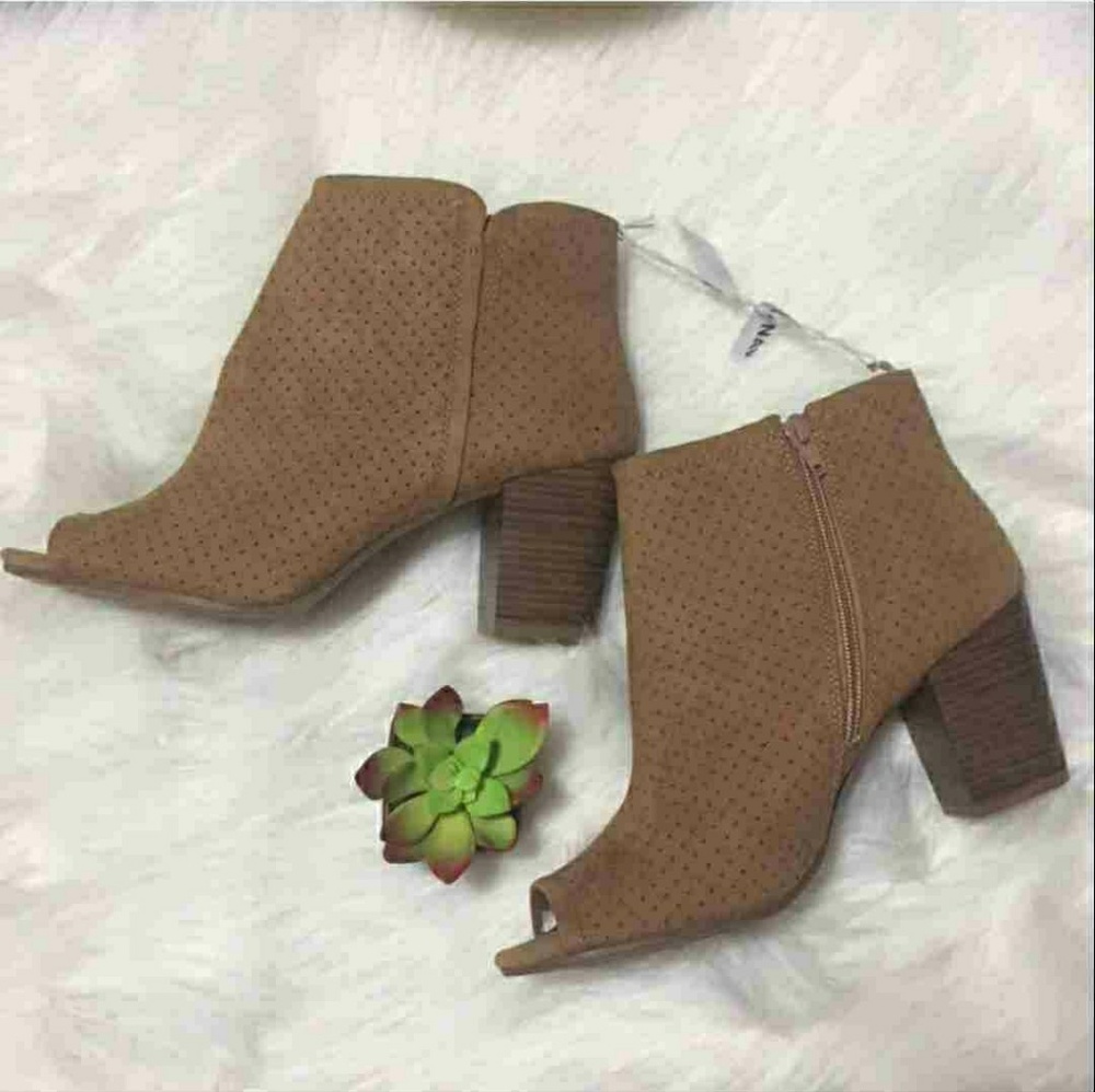 Nwot Camel peep toe booties